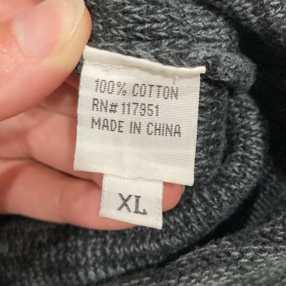 Vintage Knit Abalone Shell Button V-Neck Sweater - Picture 4 of 5